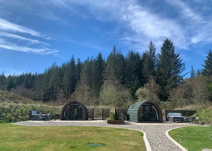 Red Squirrel Pod With Hot Tub