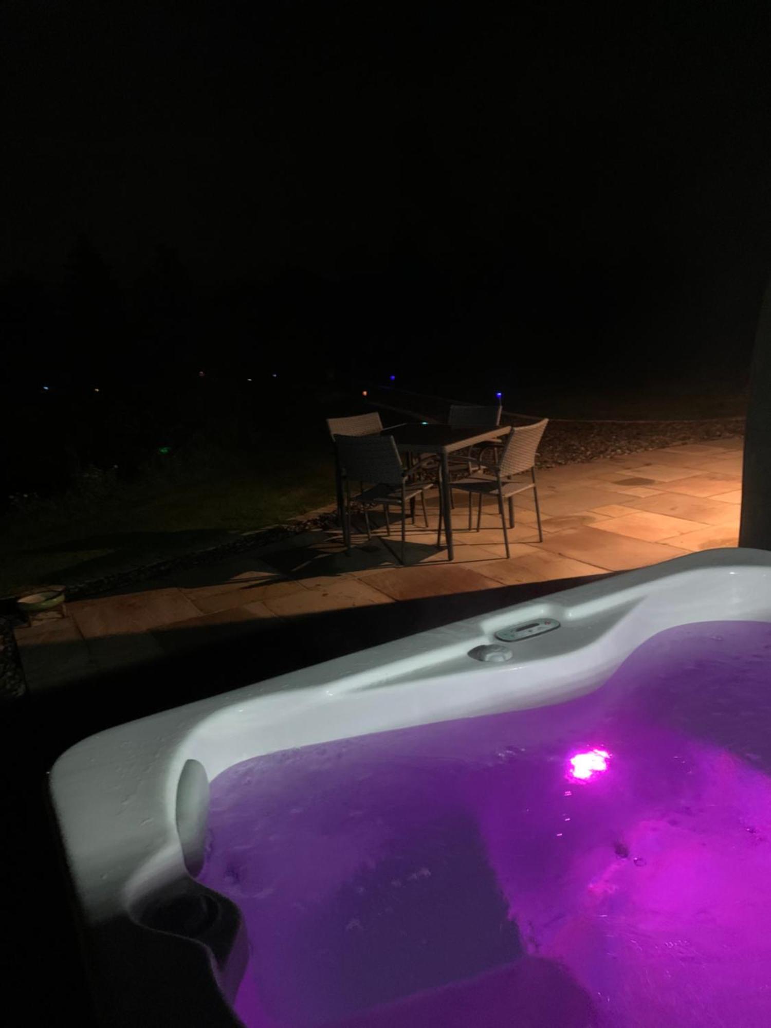 Red Squirrel Pod With Hot Tub Holiday home Oban