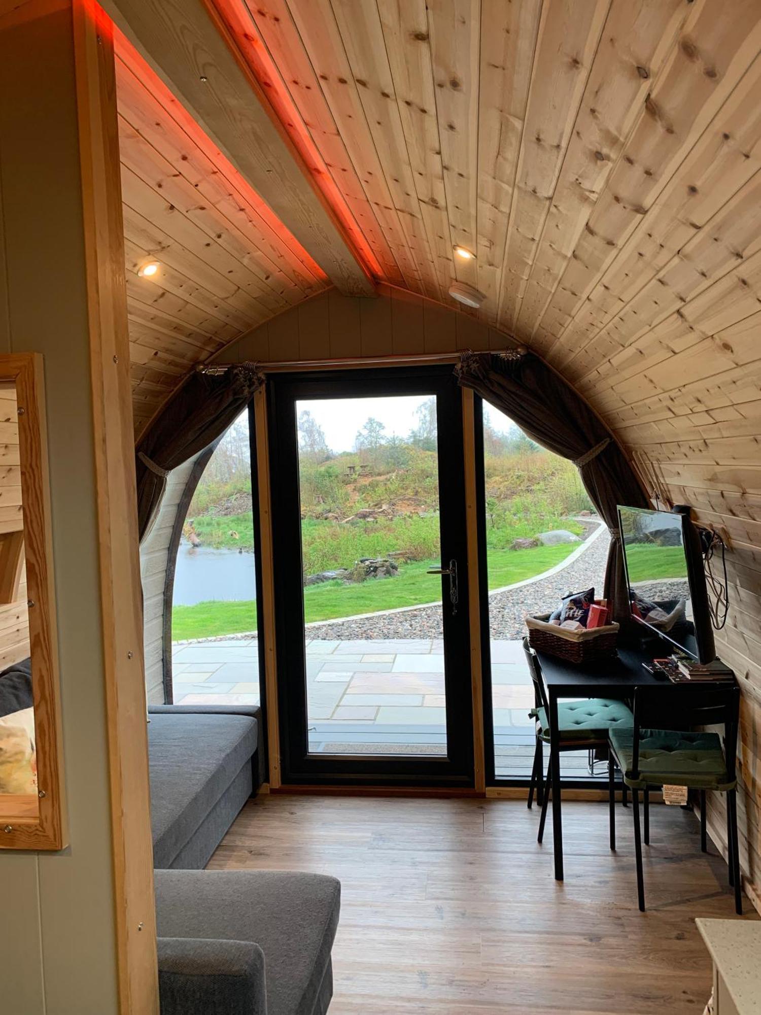 Red Squirrel Pod With Hot Tub Holiday home *